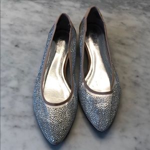 Jennifer Lopez beige sheer/silver flats 7.5